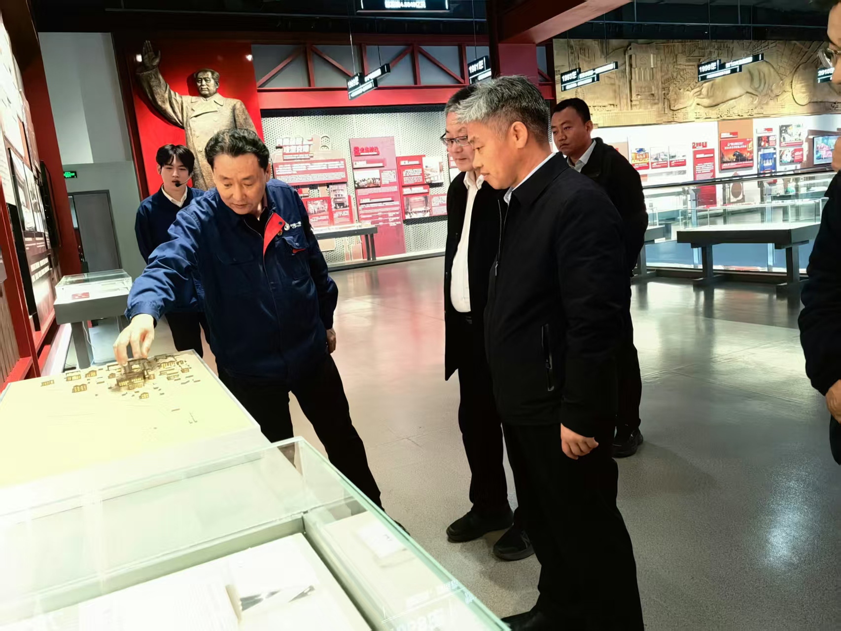 展覽館參觀 (1).jpg